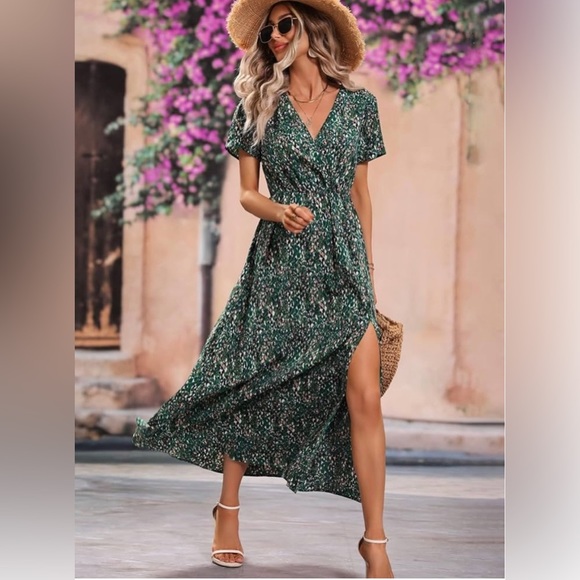 Short Sleeve  MAXI DRESS with Split and Belt Women’s Size Small Green and pink - Picture 2 of 6